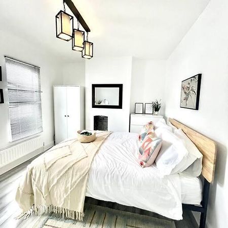 Spacious Modern Victorian House In Rochester Wainscot 외부 사진