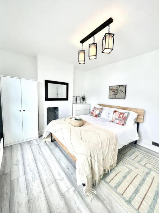Spacious Modern Victorian House In Rochester Wainscot 외부 사진