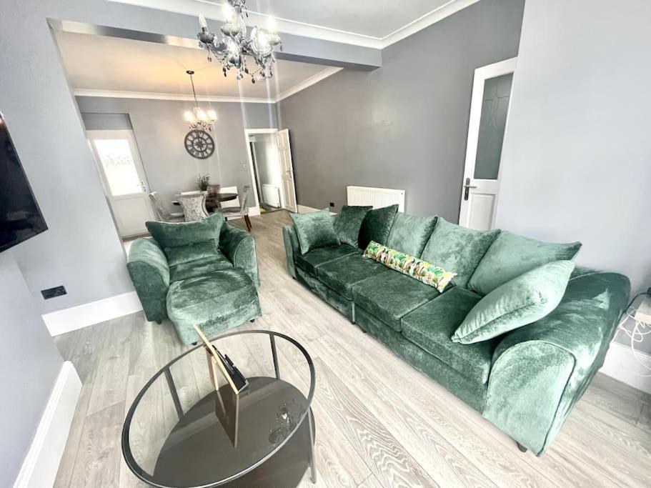 Spacious Modern Victorian House In Rochester Wainscot 외부 사진
