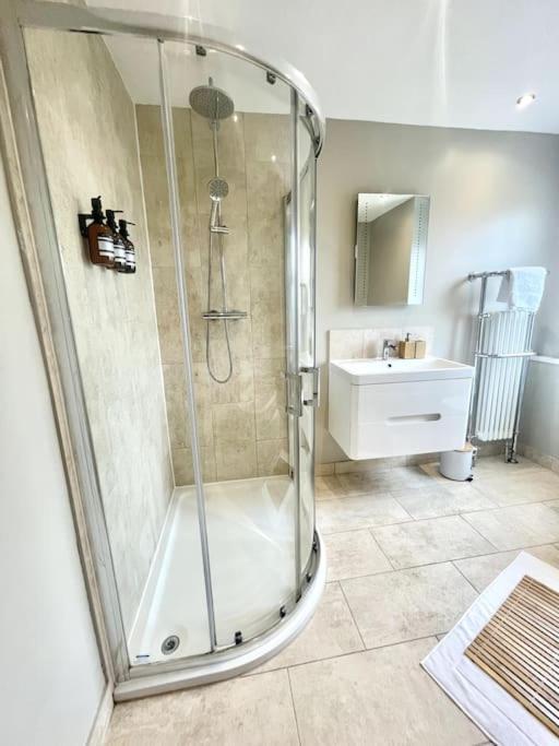 Spacious Modern Victorian House In Rochester Wainscot 외부 사진