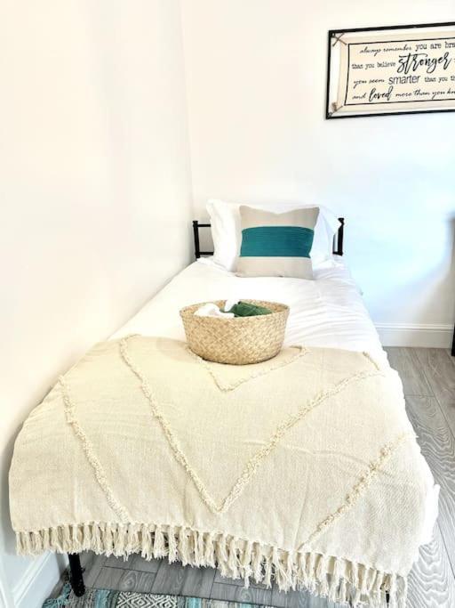 Spacious Modern Victorian House In Rochester Wainscot 외부 사진