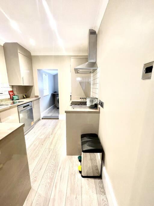 Spacious Modern Victorian House In Rochester Wainscot 외부 사진