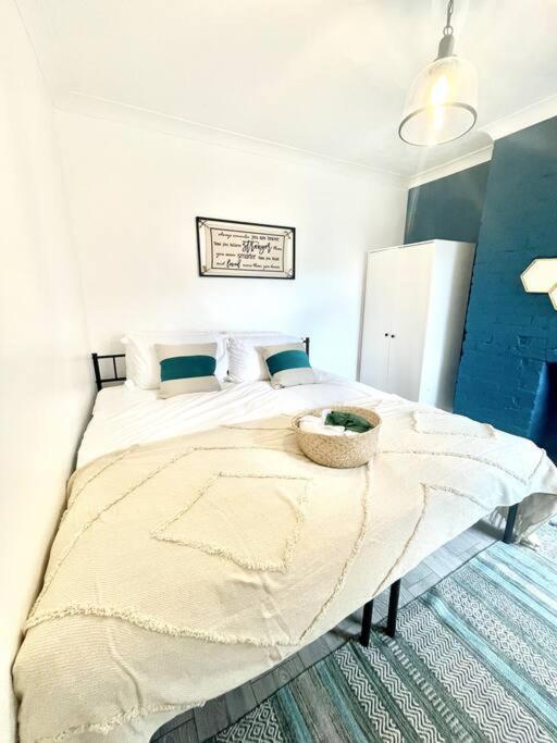 Spacious Modern Victorian House In Rochester Wainscot 외부 사진